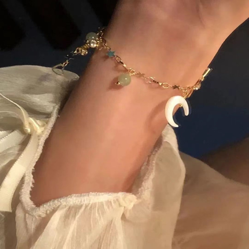 Fashion cross-border new style high-end temperament crescent love bracelet for women niche design exquisite creative women's hand accessories