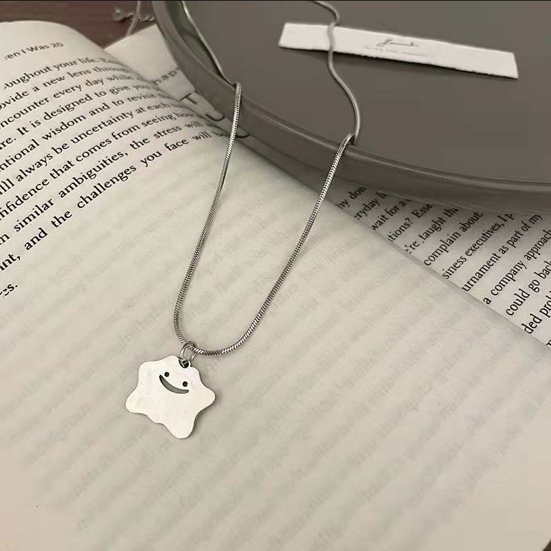 Little monster smiley face necklace for women summer 2023 new niche design simple temperament clavicle chain