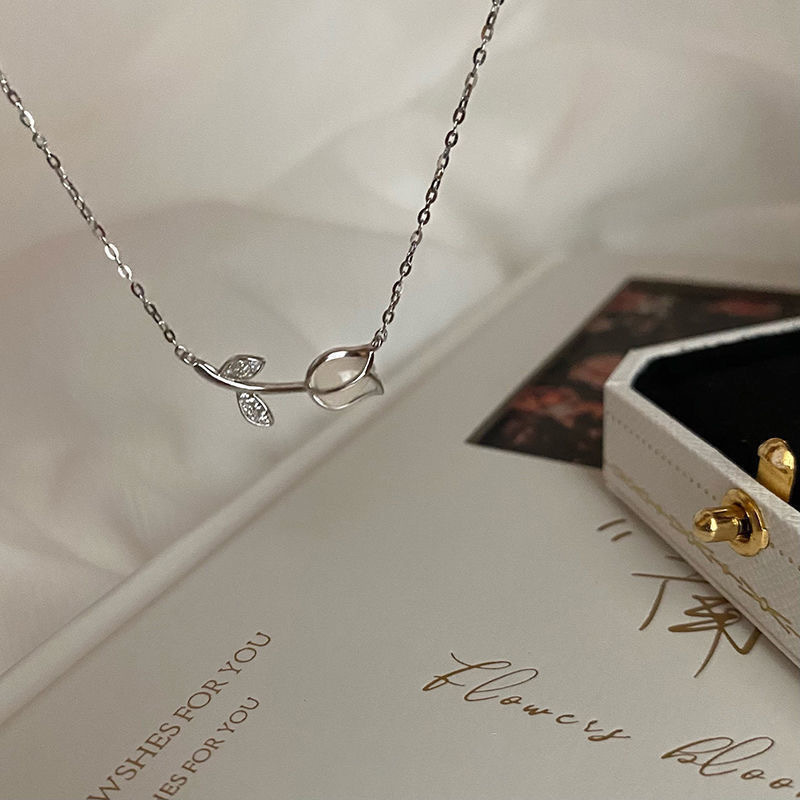 Tulip necklace women's light luxury niche high-end sense ins color-proof bestie clavicle chain gentle and versatile design