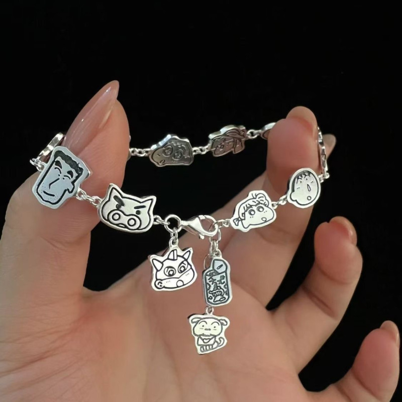 [Crayon Shin-chan] Shin-chan family portrait bracelet cartoon retro ins style niche design gift to best friends
