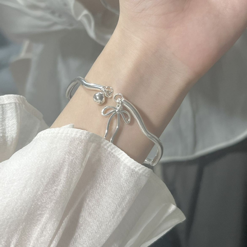 Bow bell bracelet female niche sweet fugitive princess Mobius bracelet