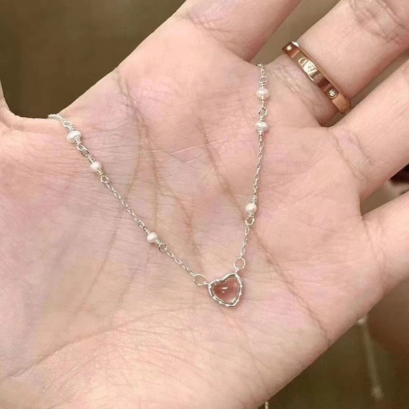 Love necklace women's light luxury niche high-end design sweet girl heart versatile ins clavicle chain wholesale