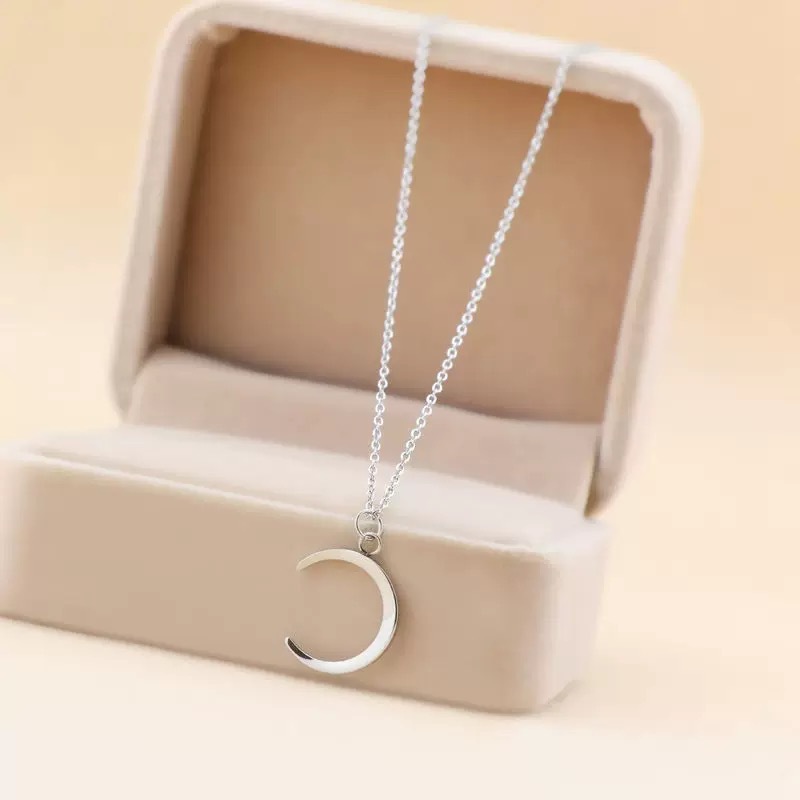Korean style fashion geometric necklace for women ins cold style splicing clavicle chain sweater chain