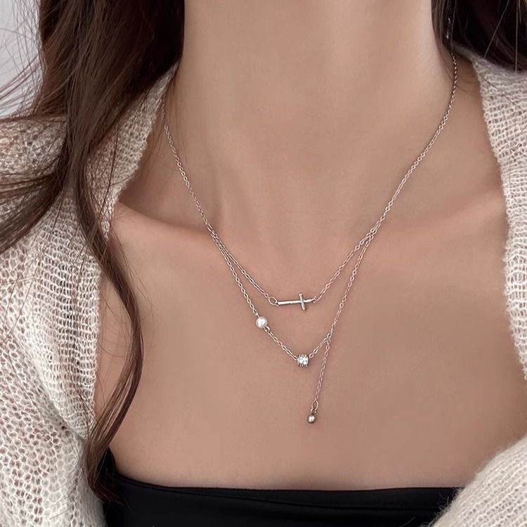 French retro necklace for women, niche design, high-end clavicle chain, fashionable temperament, versatile necklace