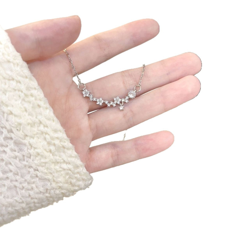 Autumn and winter versatile clavicle chain star necklace female niche design clavicle ins simple cold accessories