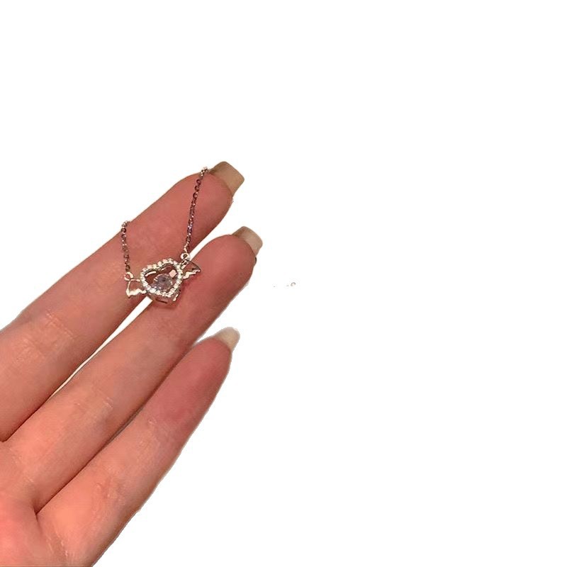 Exploding heart-to-heart necklace for women, high-end, delicate, loving, sweet clavicle chain trendy collection