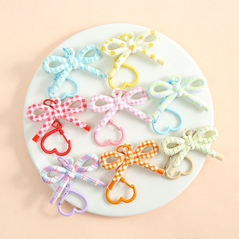 Colorful pattern bow love buckle with 8-character buckle sweet keychain bag jewelry decoration small pendant wholesale