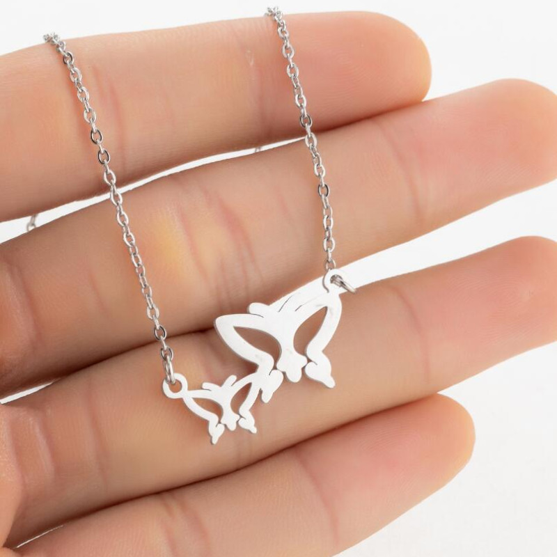 Korean version of girls' new personalized butterfly necklace Korean version of small fresh stainless steel clavicle chain manufacturer spot wholesale