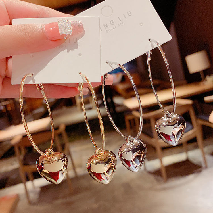 Personalized face-showing small fashionable ring hollow love big earrings with the same style of temperament earrings heart-shaped Korean earrings