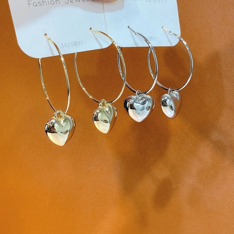 Personalized face-showing small fashionable ring hollow love big earrings with the same style of temperament earrings heart-shaped Korean earrings