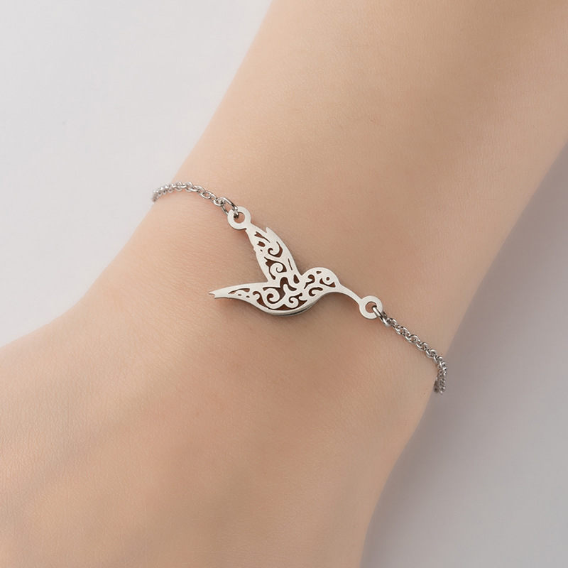 Cross-border hot-selling new European and American personalized design bird bracelet for women, retro fashion, versatile hummingbird bracelet for women