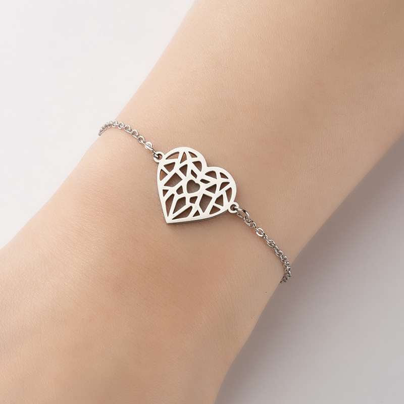 Korean fashion simple geometric hollow origami love-shaped pendant bracelet ins female niche light luxury bestie bracelet