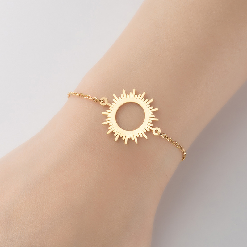 Fashionable geometric round pendant bracelet for women, fresh forest style creative sunflower bracelet, temperament, light luxury hand jewelry
