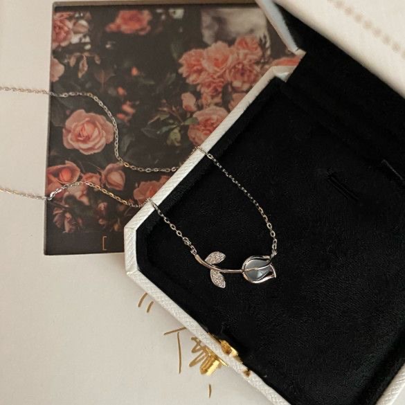 Gentle~ Tulip necklace for women ins niche design light luxury high-end small fresh design best friend clavicle chain for women