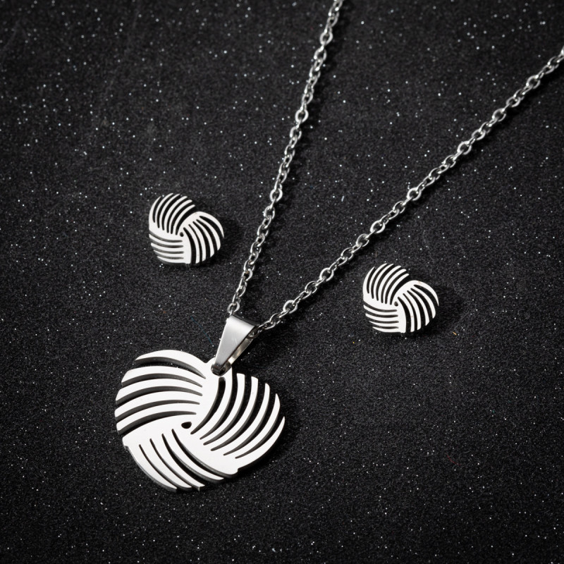 Necklace set, temperament, love necklace, women's personalized light luxury pendant earrings, stainless steel heart-shaped jewelry three-piece set