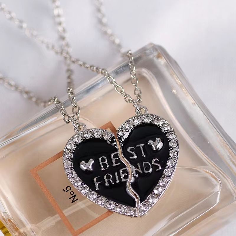 Japanese and Korean girlfriends’ love splicing clavicle necklace for two, a pair of good friends friendship pendant, birthday gift for female students