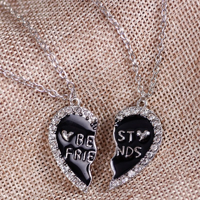 Japanese and Korean girlfriends’ love splicing clavicle necklace for two, a pair of good friends friendship pendant, birthday gift for female students
