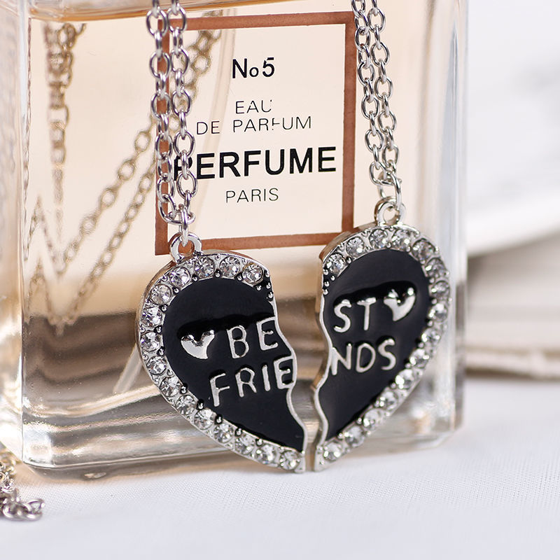 Japanese and Korean girlfriends’ love splicing clavicle necklace for two, a pair of good friends friendship pendant, birthday gift for female students