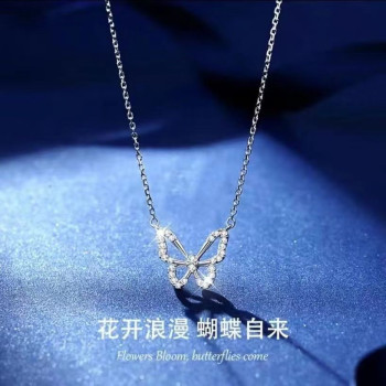 Hollow diamond butterfly necklace, Chinese Valentine's Day gift for girlfriend and bestie, practical and thoughtful birthday gift