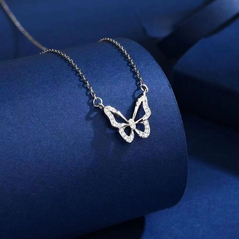 Hollow diamond butterfly necklace, Chinese Valentine's Day gift for girlfriend and bestie, practical and thoughtful birthday gift