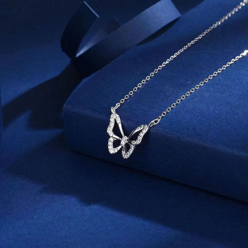 Hollow diamond butterfly necklace, Chinese Valentine's Day gift for girlfriend and bestie, practical and thoughtful birthday gift