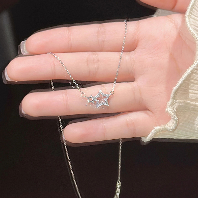 Star necklace for women, light luxury niche, Japanese and Korean five-pointed star clavicle chain, gift for besties, pendant, fashionable and versatile