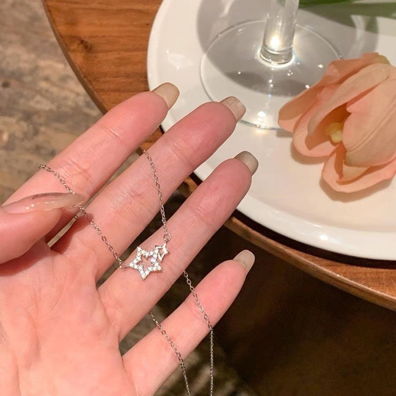 Star necklace for women, light luxury niche, Japanese and Korean five-pointed star clavicle chain, gift for besties, pendant, fashionable and versatile