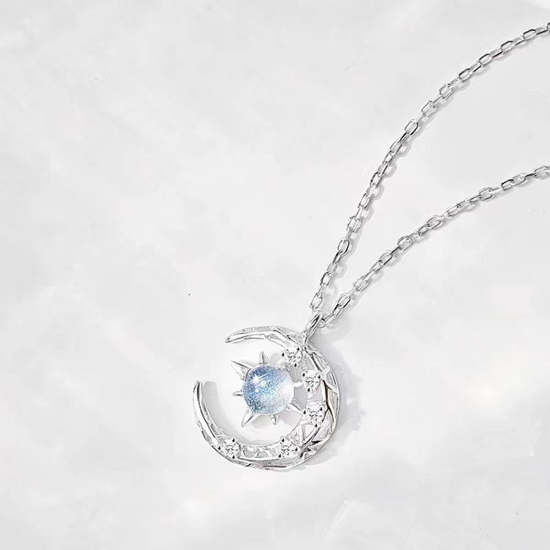 Dream Falling Stars and Moon Necklace Starry Sky Women Light Luxury Niche Design Pendant Clavicle Chain Birthday Gift Star Turning Love