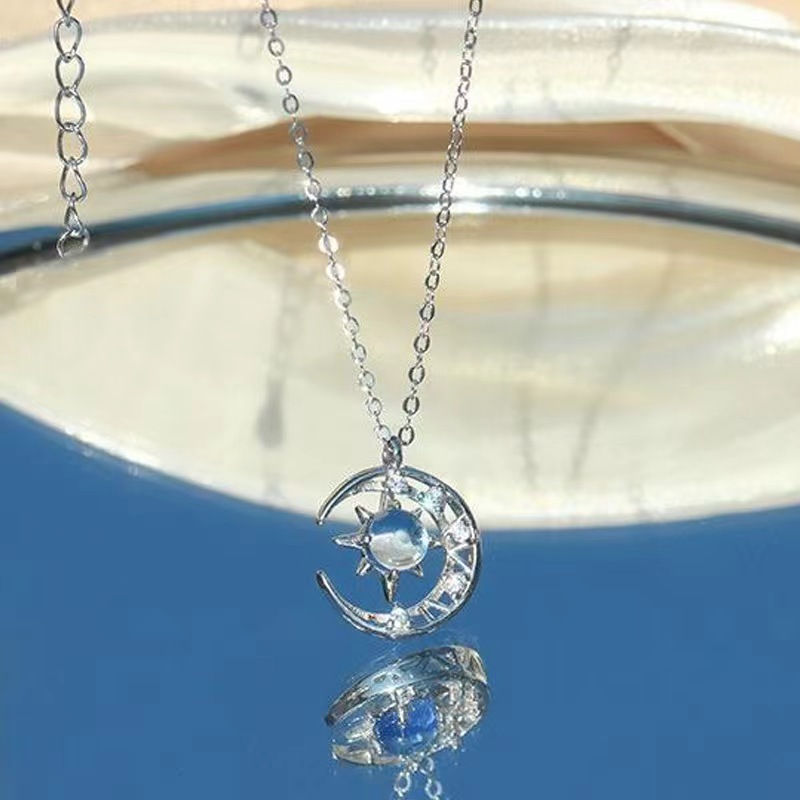Dream Falling Stars and Moon Necklace Starry Sky Women Light Luxury Niche Design Pendant Clavicle Chain Birthday Gift Star Turning Love