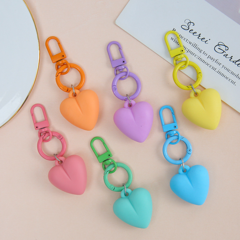 Candy color rubber peach heart three-dimensional resin key chain pendant frosted feel earphone bag car key chain pendant