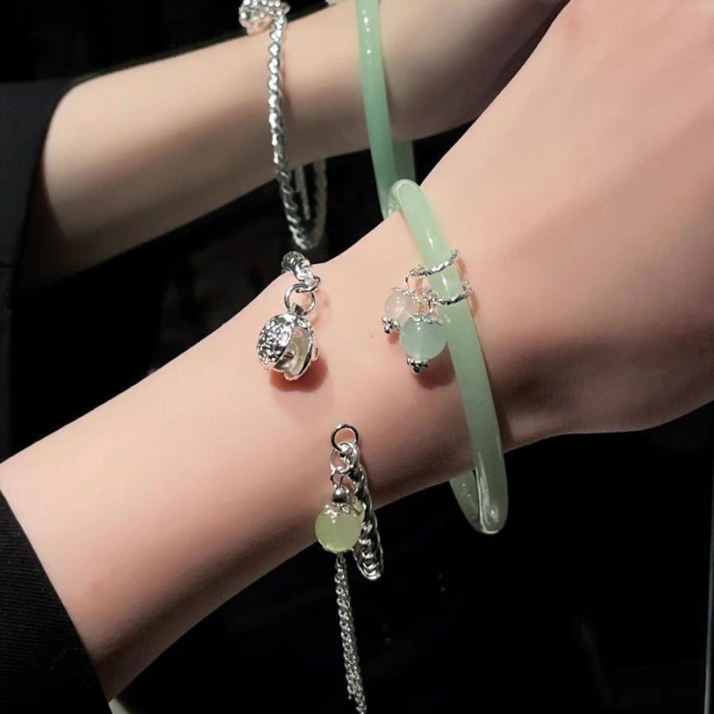 Retro style clear water green open bracelet jingle bracelet female bell sweet ins high-end sense flow