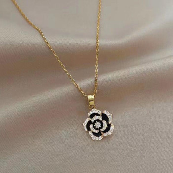 Design niche black camellia necklace women's clavicle chain 2022 new ins simple temperament necklace summer