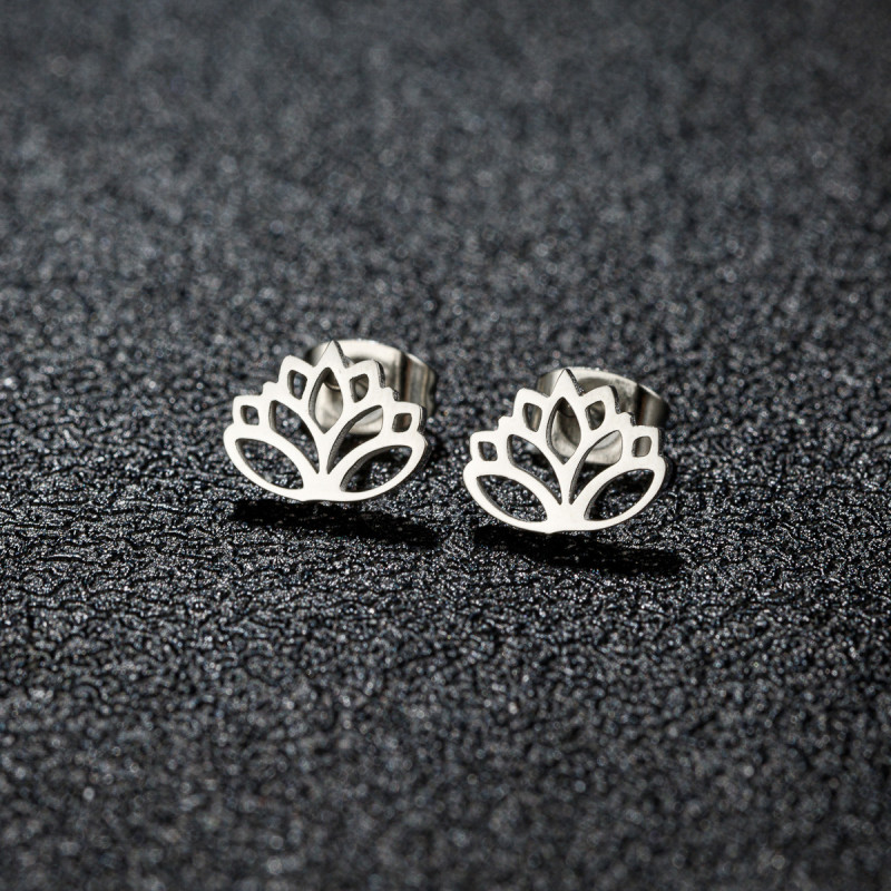 Japanese and Korean version of spring new stainless steel cut hollow lotus stamen earrings, fashionable and simple piercing earrings