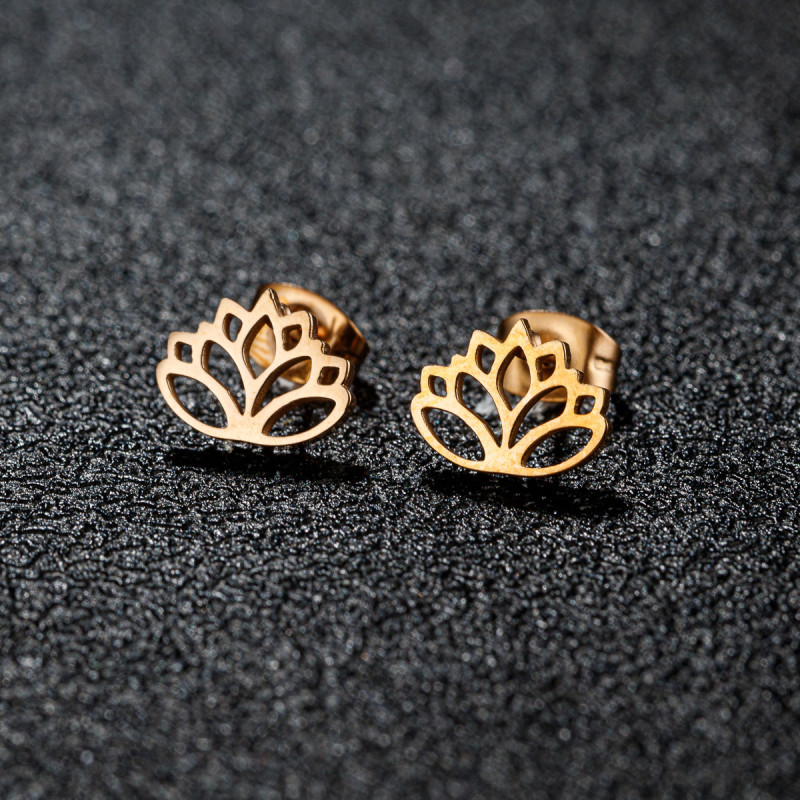 Japanese and Korean version of spring new stainless steel cut hollow lotus stamen earrings, fashionable and simple piercing earrings