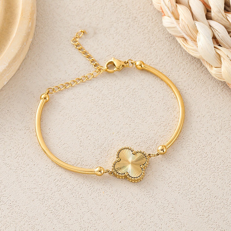 Four-leaf clover bracelet, high-end European and American cross-border fashion necklace for women, simple new style, golden four-leaf clover bracelet