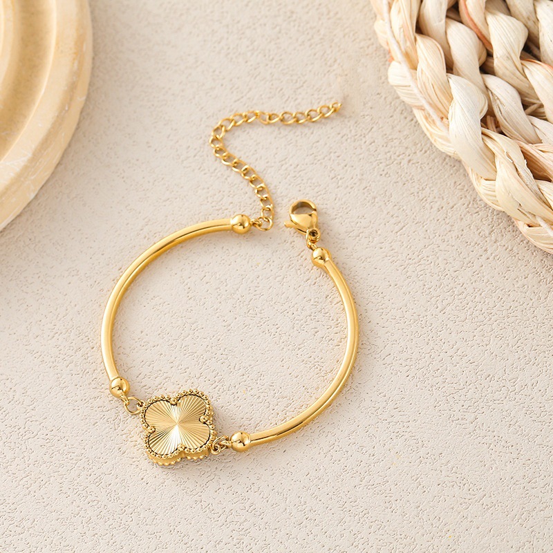 Four-leaf clover bracelet, high-end European and American cross-border fashion necklace for women, simple new style, golden four-leaf clover bracelet