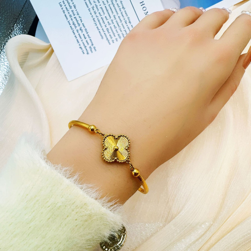 Four-leaf clover bracelet, high-end European and American cross-border fashion necklace for women, simple new style, golden four-leaf clover bracelet