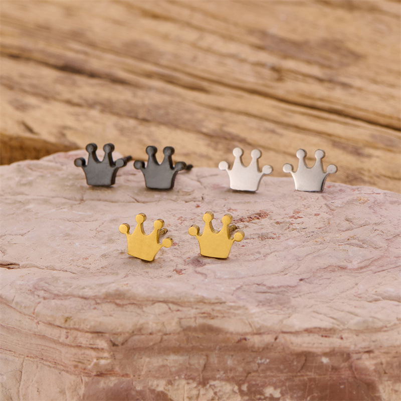 Foreign trade fashion personalized mini earrings 18k gold stainless steel queen crown earrings temperament earrings wholesale