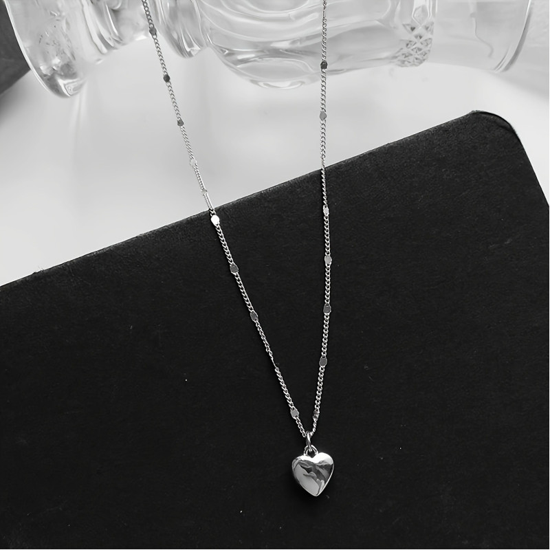 Love Necklace 2025 New Internet Celebrity Clavicle Chain Light Luxury Peach Heart Niche Design Personality Temperament Necklace for Women