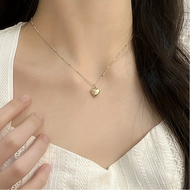 Love Necklace 2025 New Internet Celebrity Clavicle Chain Light Luxury Peach Heart Niche Design Personality Temperament Necklace for Women