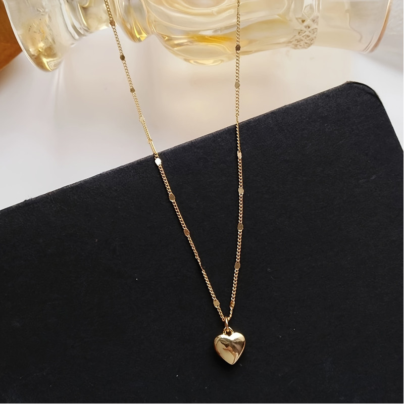 Love Necklace 2025 New Internet Celebrity Clavicle Chain Light Luxury Peach Heart Niche Design Personality Temperament Necklace for Women