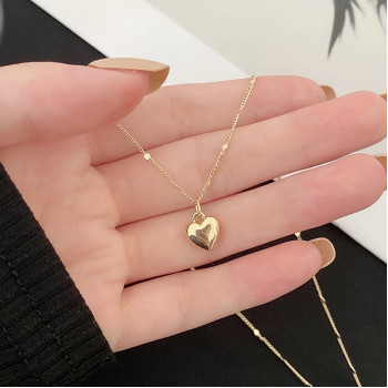 Love Necklace 2025 New Internet Celebrity Clavicle Chain Light Luxury Peach Heart Niche Design Personality Temperament Necklace for Women