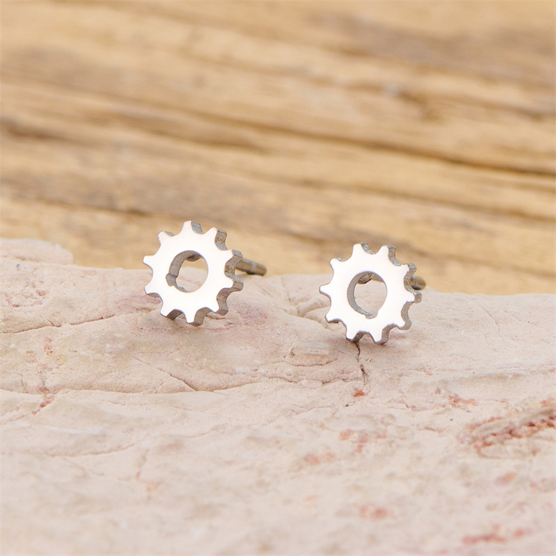 Cross-border punk style stainless steel cutting earrings fashion jewelry gear shape three colors optional factory ready stock wholesale