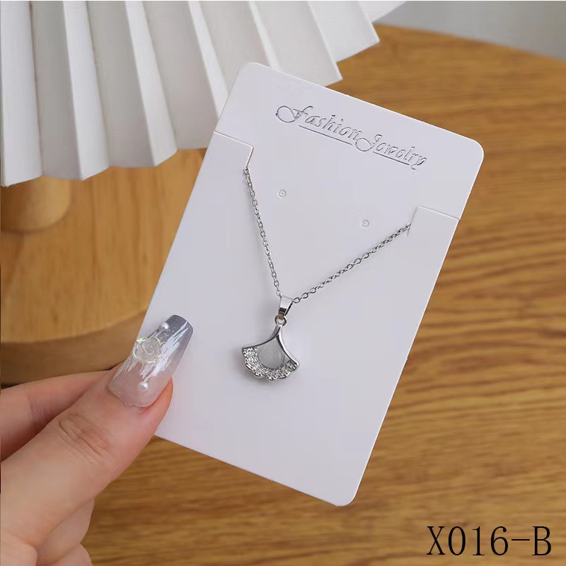 Light luxury fashion necklace women's autumn and winter retro new hot style light luxury niche exquisite high-end clavicle chain