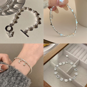 Minimalist and Slim Broken Silver Star and Moon Bracelet for Women 2025 New Light Luxury Niche Exquisite and High-end Girlfriend Bracelet