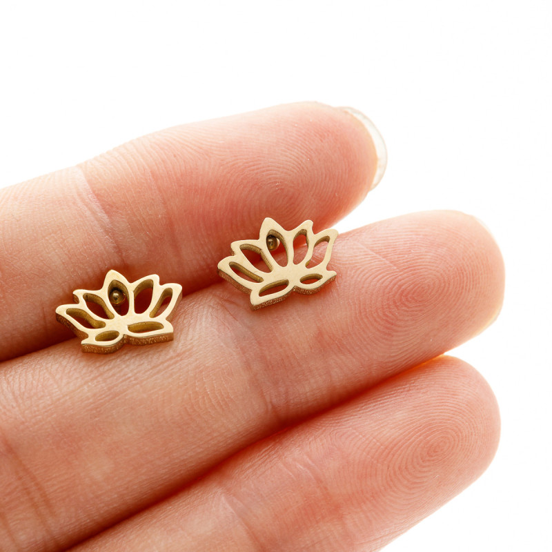 Mini cute stainless steel cut hollow lotus flower earrings for girls fresh and versatile earrings wholesale