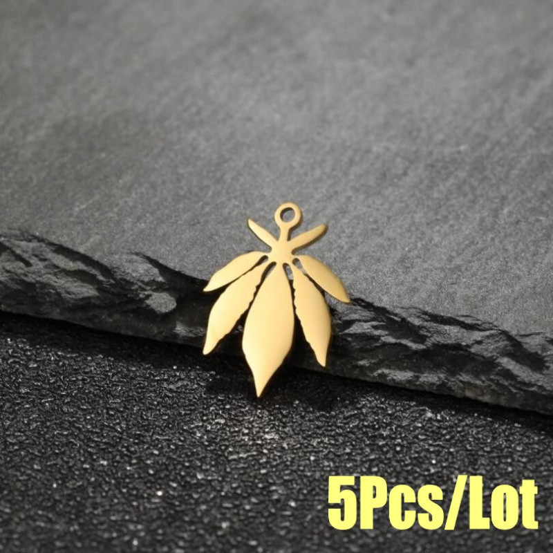 Cross-border new European and American pendants Maple Leaf Stainless Steel Necklace Bracelet Earrings Jewelry Leaf Pattern Accessories Wholesale