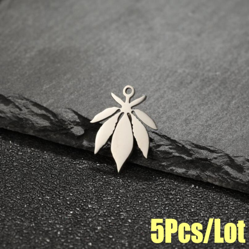 Cross-border new European and American pendants Maple Leaf Stainless Steel Necklace Bracelet Earrings Jewelry Leaf Pattern Accessories Wholesale