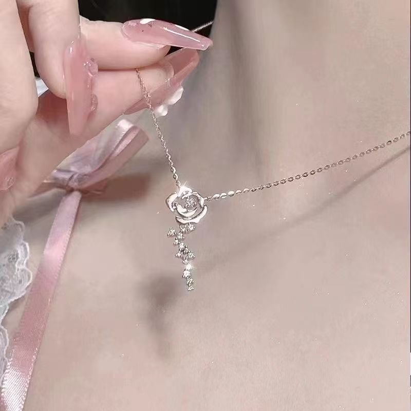 Rose Nebula Necklace Women's Niche Design Pendant Light Luxury Gentle Fairy Versatile