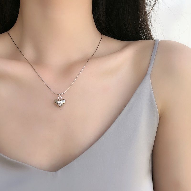 Autumn Japanese and Korean Simple Temperament Peach Heart Snake Bone Necklace Titanium
